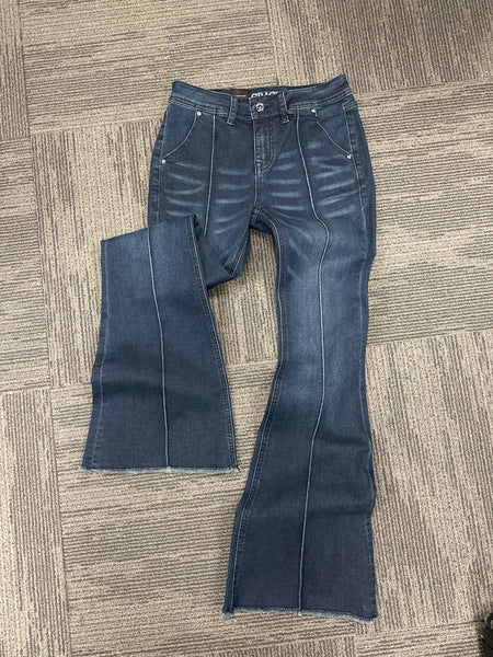 Grace in LA Center Seam