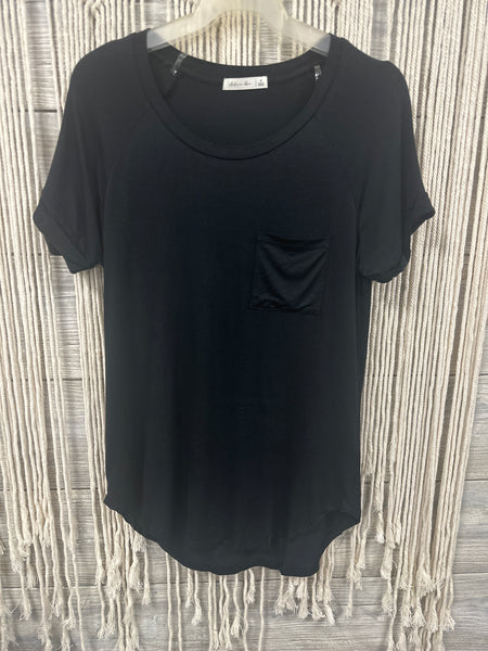 Black Round Neck T W Pocket